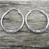 Náušnice vyrezavanymi odstinech krouzky dvou retro