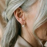 Náušnice trojuhelnikove elegantnimi perlami