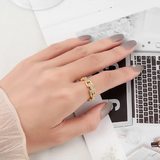 Prsten podkovy oco retizkem tvaru