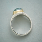 Šperk prstynek diamantem zeleným stříbra