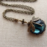 Náhrdelník vazka zelena retro