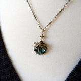 Náhrdelník vazka zelena retro