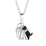 Náhrdelník divkou operenym psem