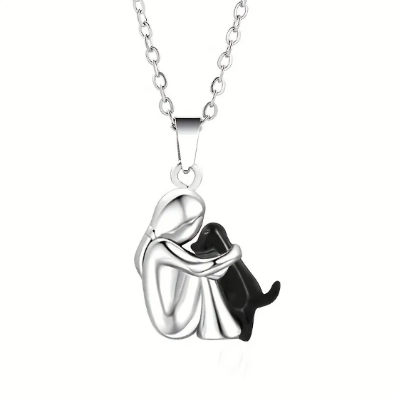 Náhrdelník divkou operenym psem