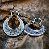 Náušnice cinoveho kovu geometricke