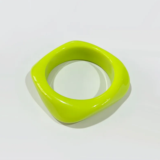 Náramek akrylu barevny ctvercovy