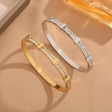 Náramek jednoducha geometricka otevrena dvema vrstvami