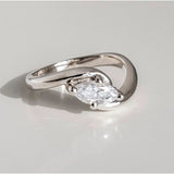 Prsten vlniteho zirkonem stříbra vintage